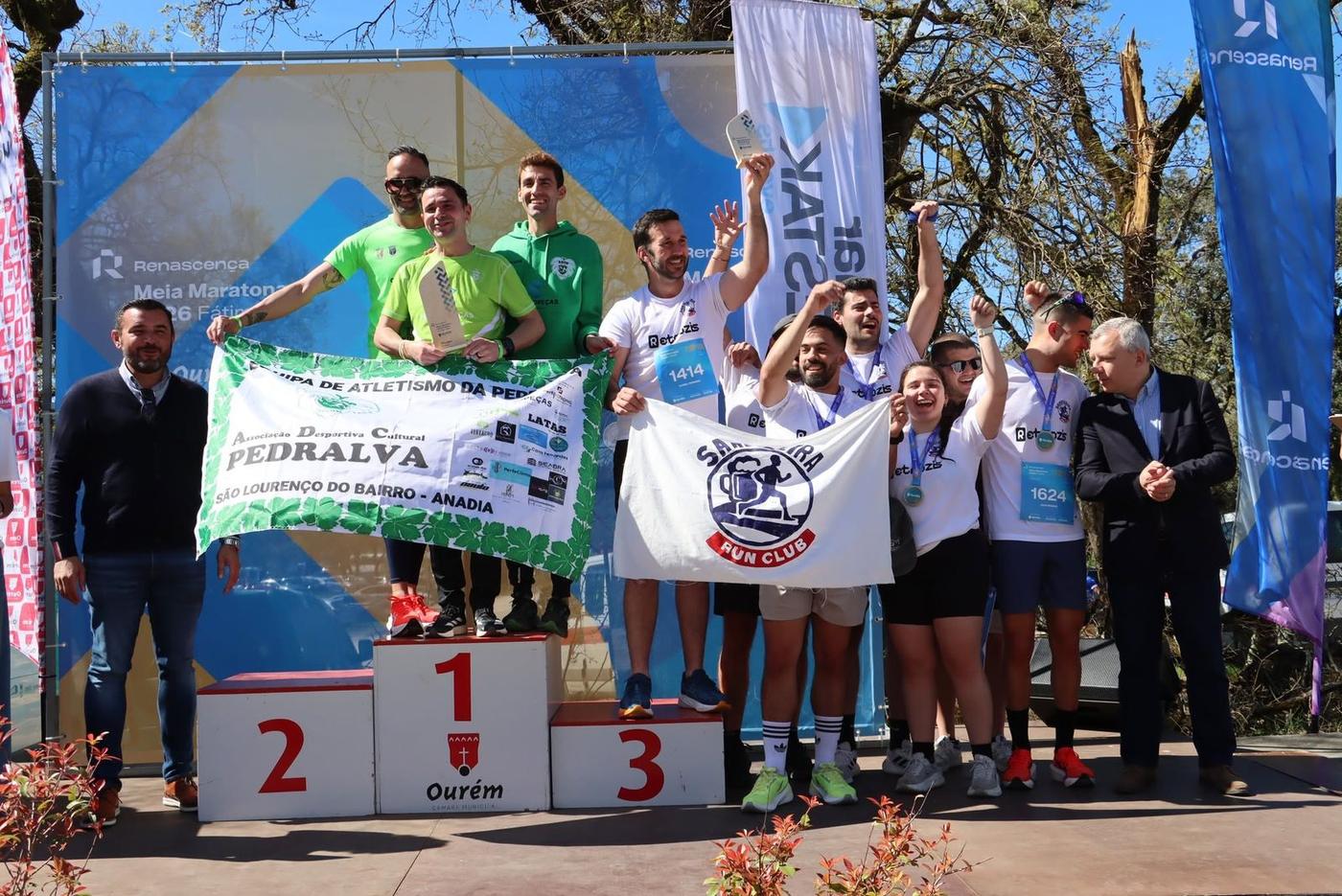 Pódio de equipas na Meia Maratona de Fátima 2026